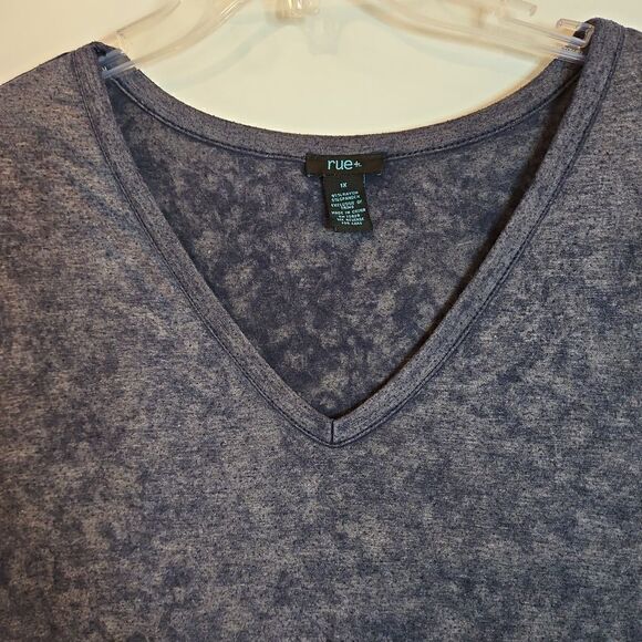 🌹Blue V Neck Tee Shirt sz 1X - Picture 6 of 6